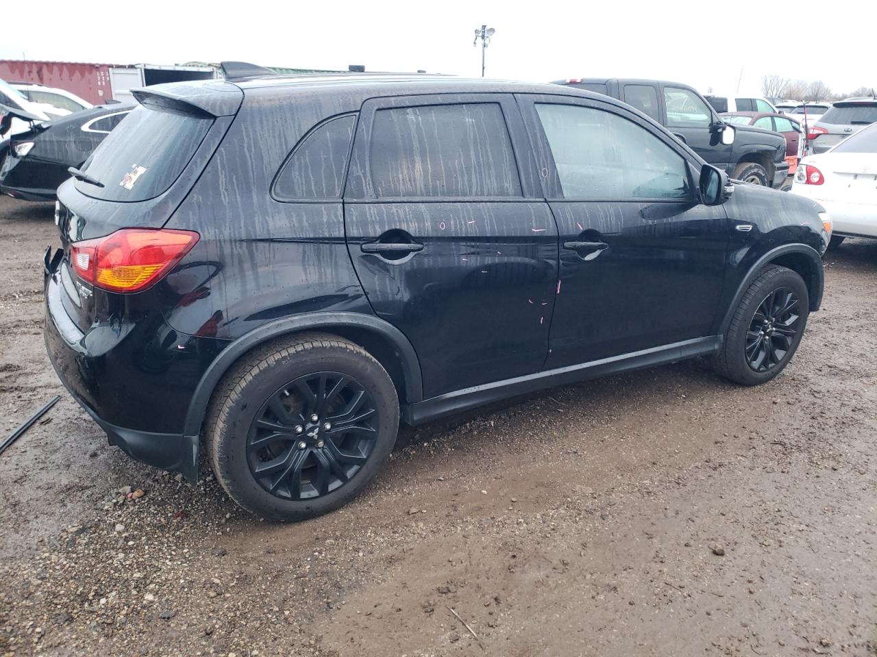 2017 Mitsubishi Outlander - Image 3