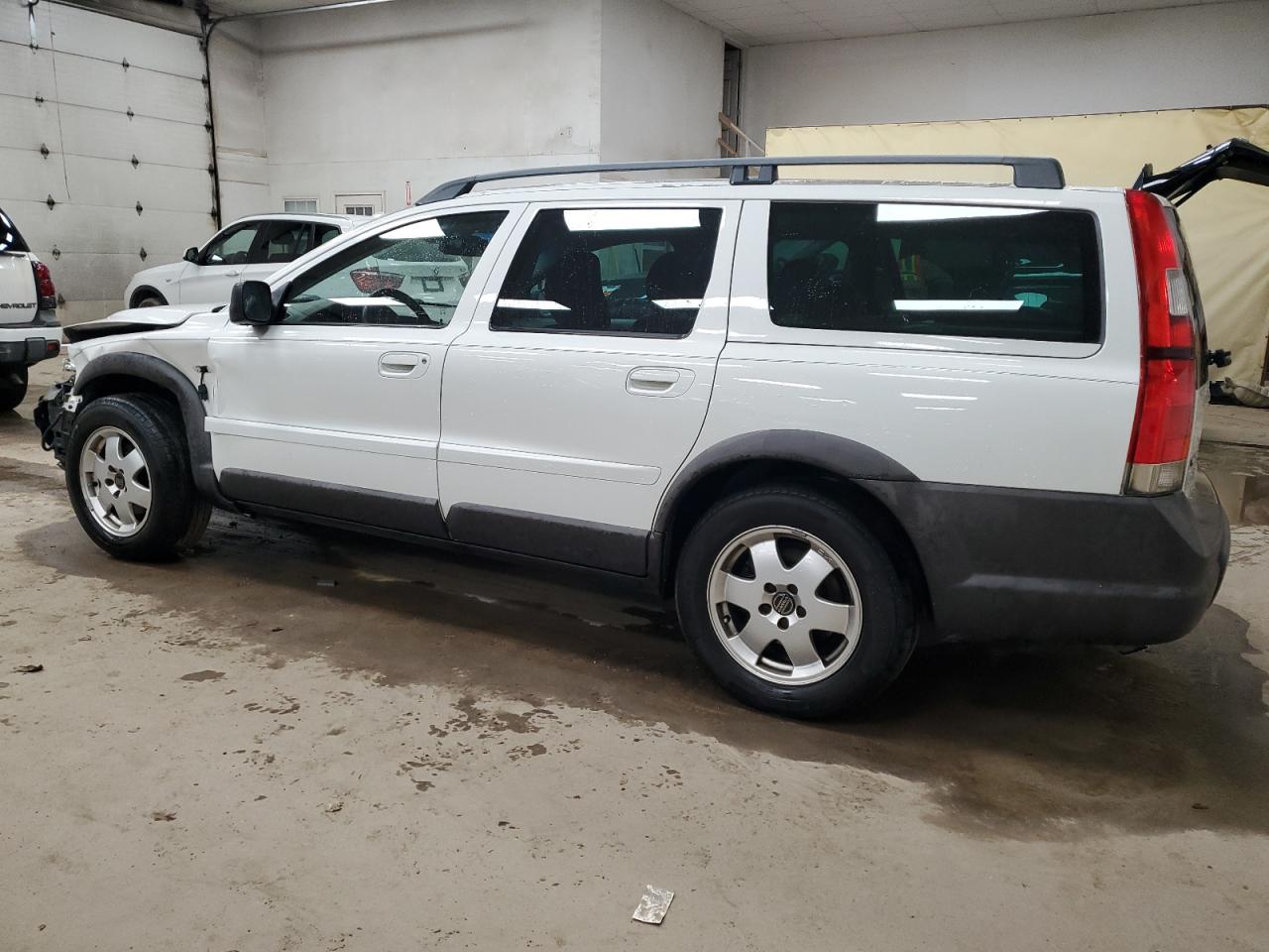 2004 Volvo XC70 - Image 2