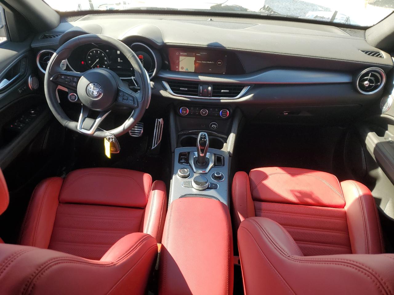 2024 Alfa Romeo Stelvio - Image 8