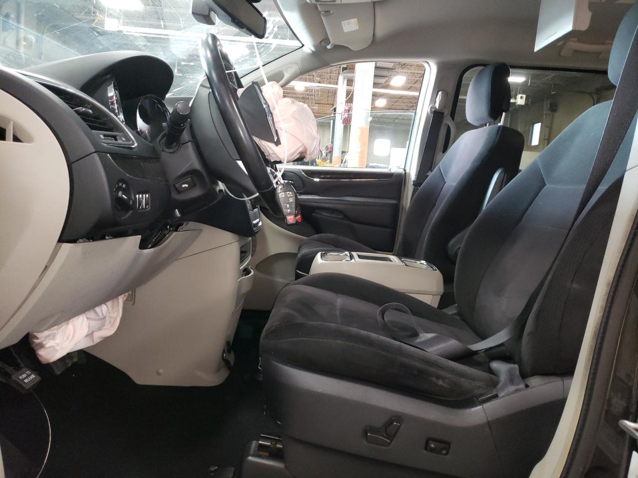 2011 Chrysler Town & Country - Image 7