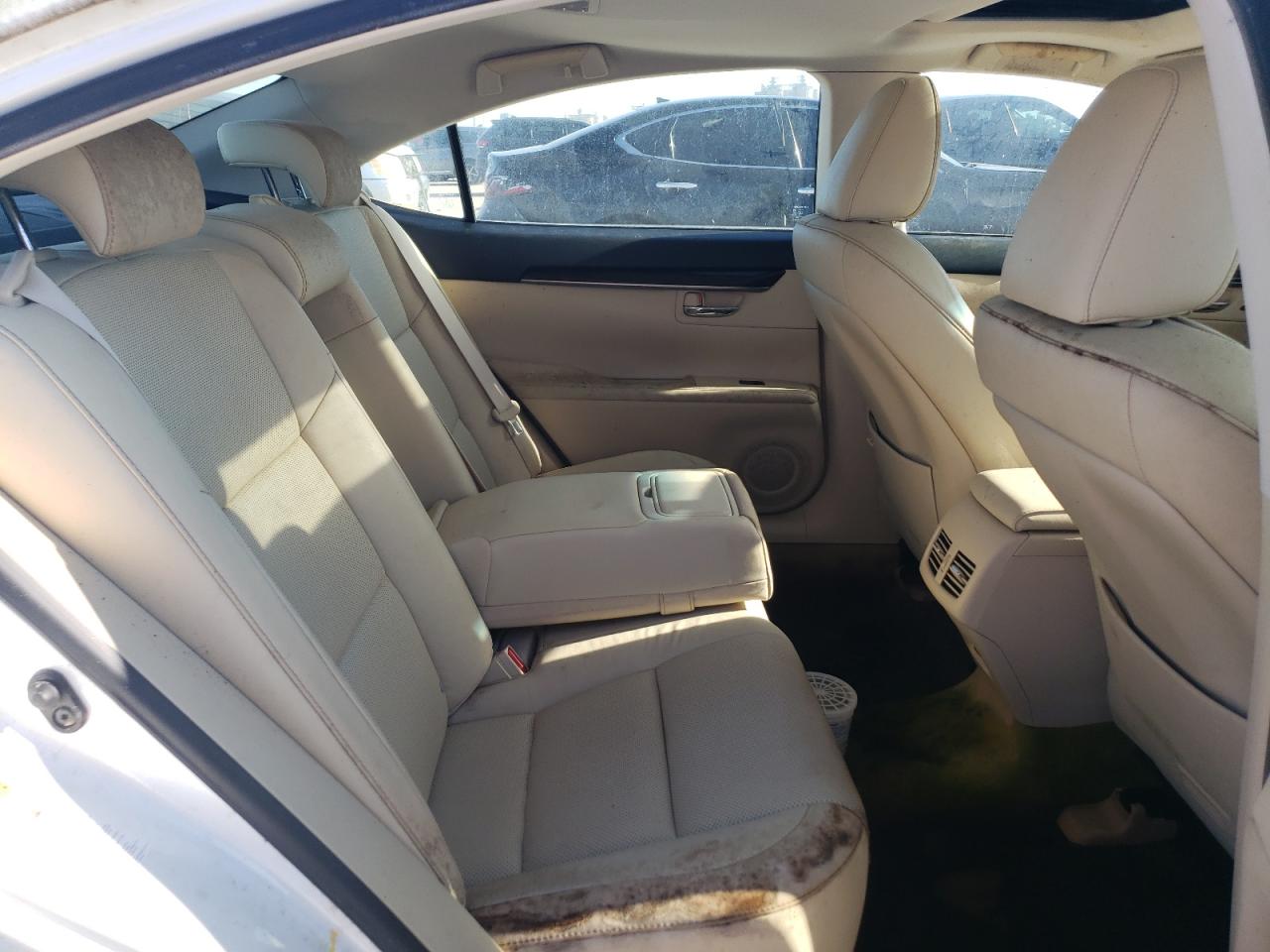 2014 Lexus ES - Image 10