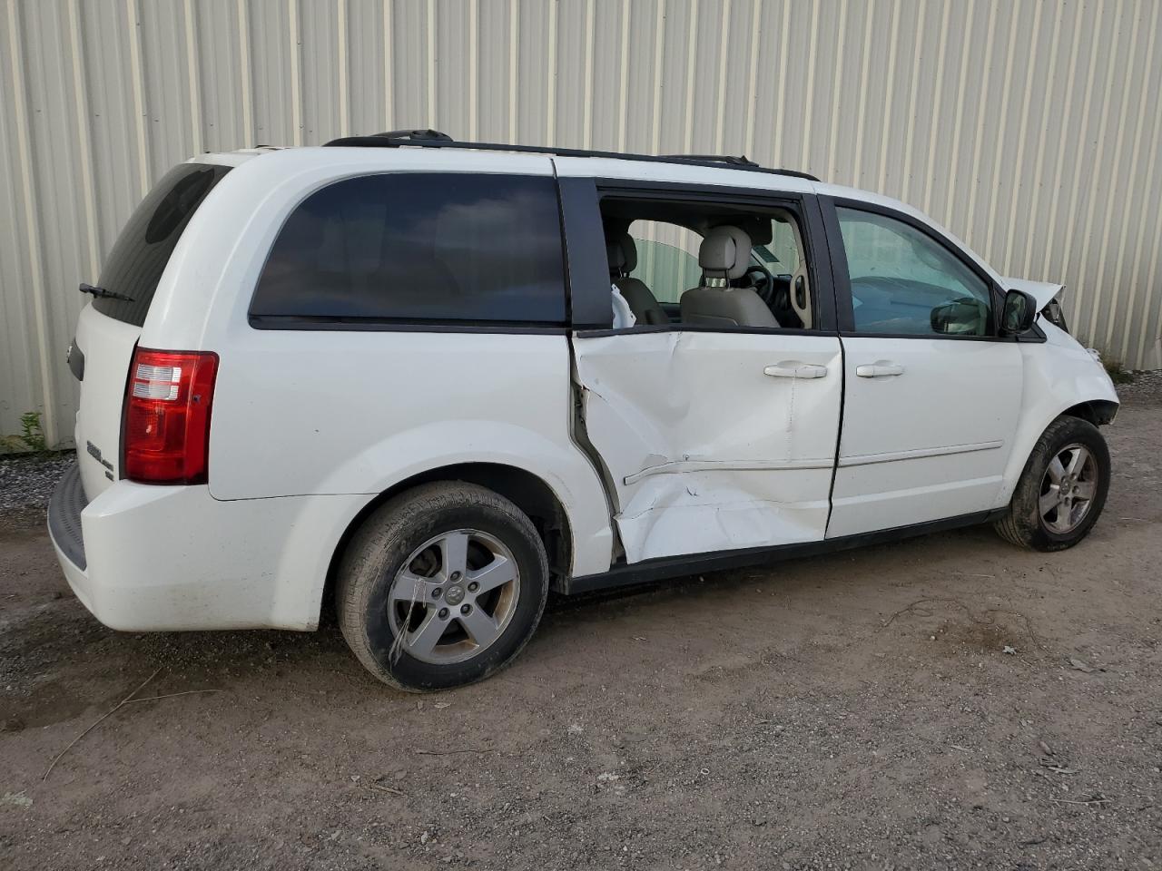 2010 Dodge Caravan - Image 3
