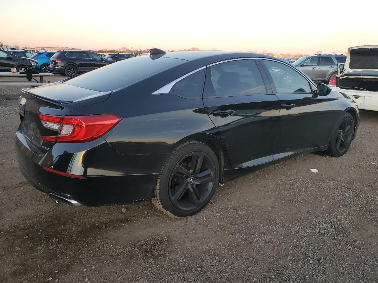 VIN 1HGCV1F31JA117699 2018 HONDA ACCORD no.3