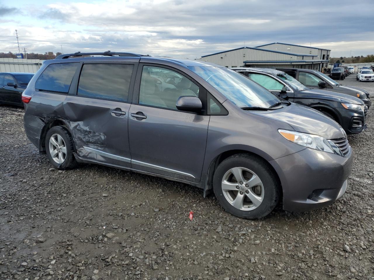 2015 Toyota Sienna - Image 4