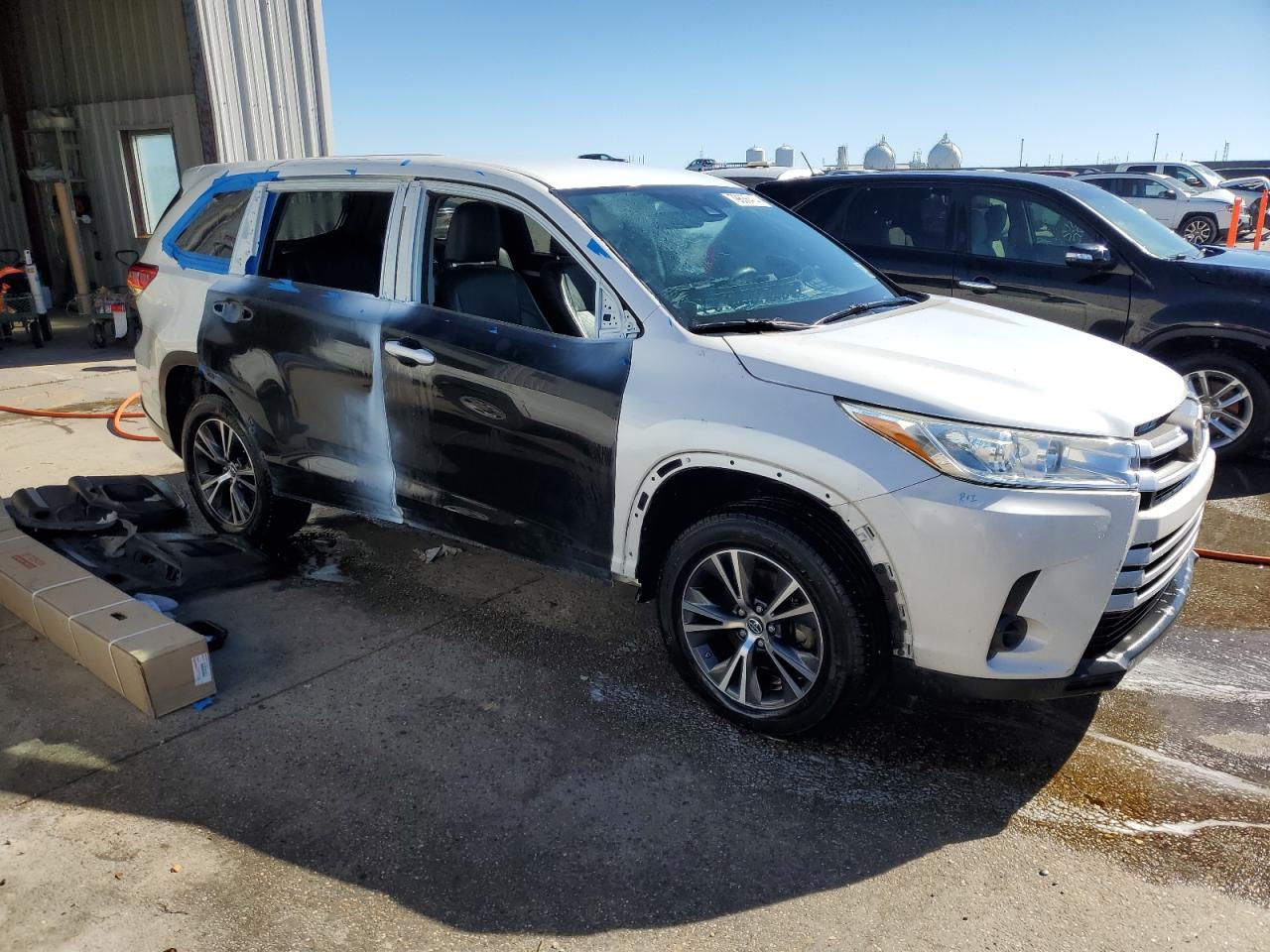 2017 Toyota Highlander Le VIN: 5TDZARFHXHS032081 Lot: 79636414