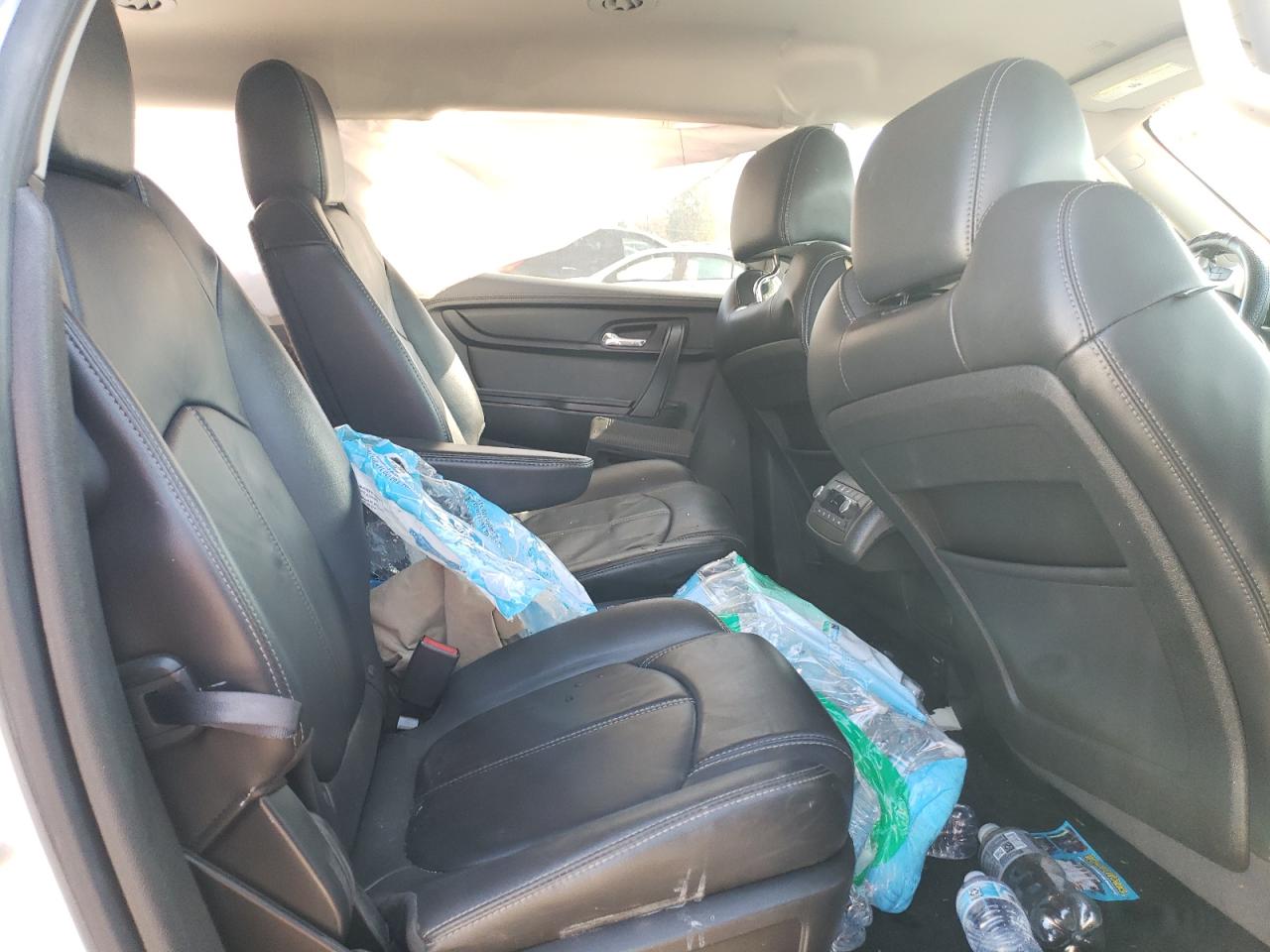 2015 Chevrolet Traverse - Image 11