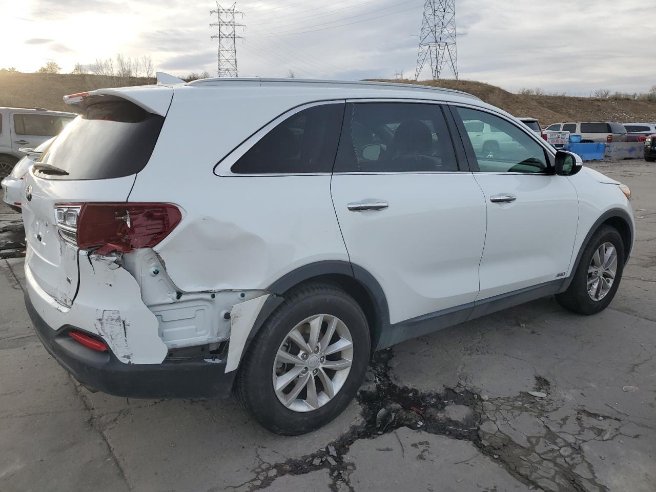 VIN 5XYPGDA39JG432172 2018 KIA SORENTO no.3