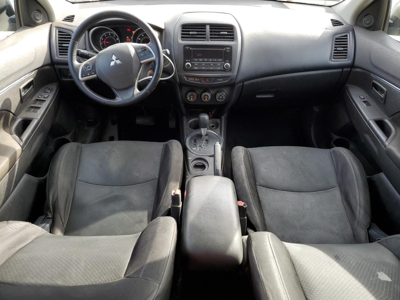 2015 Mitsubishi Outlander - Image 8