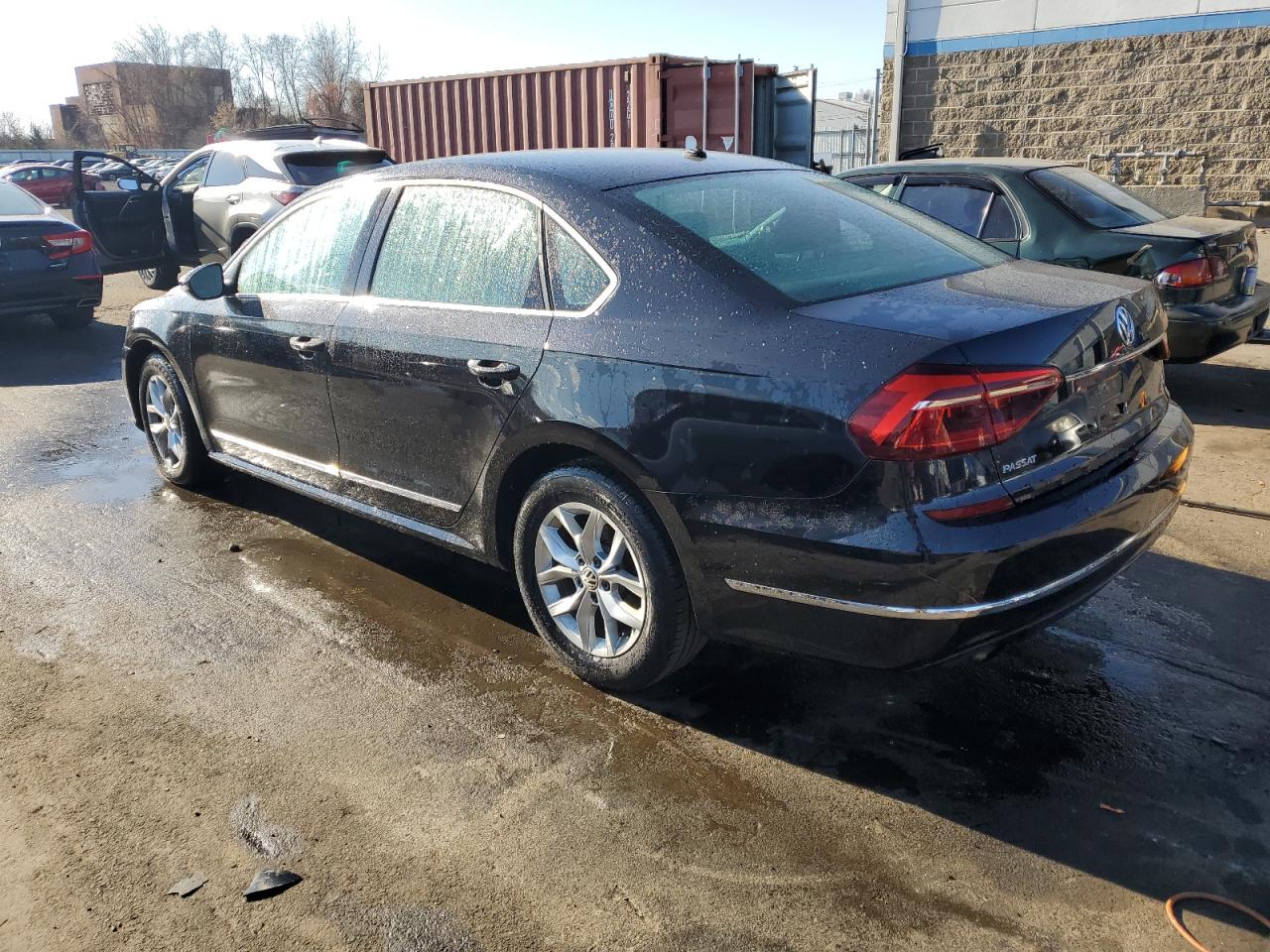 2017 Volkswagen Passat - Image 2