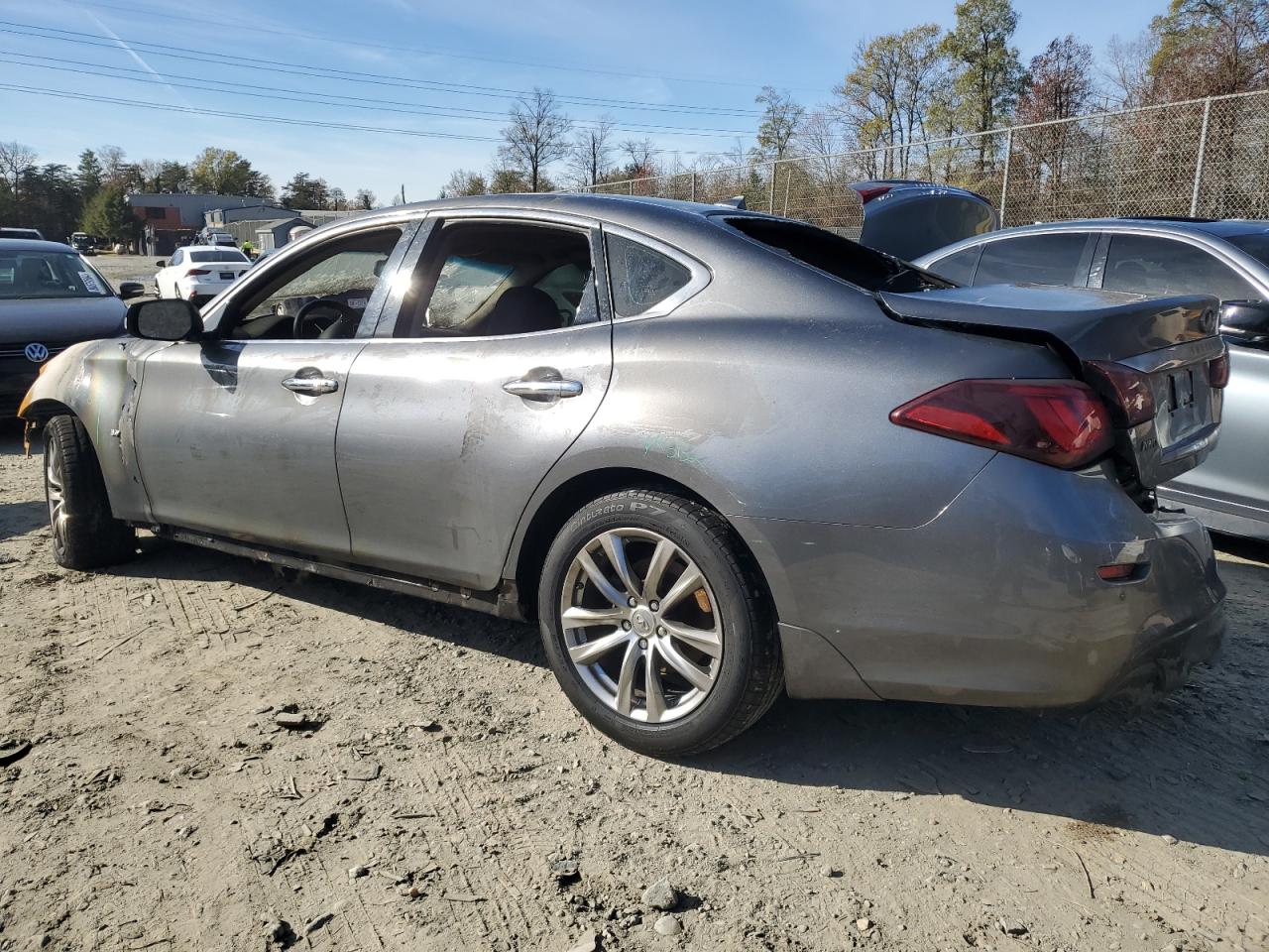 2016 Infiniti Q70 - Image 2