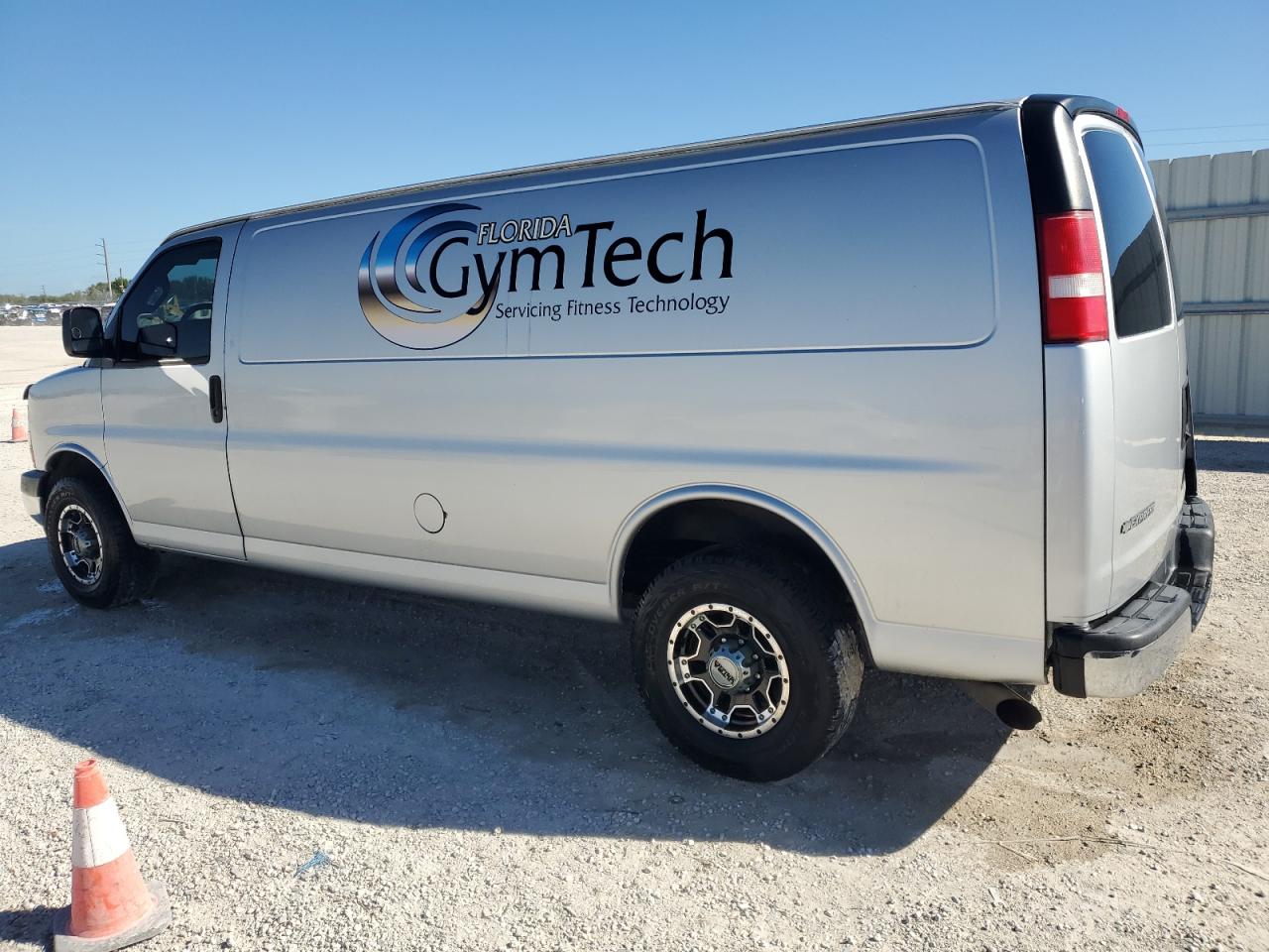 2017 Chevrolet Express - Image 2