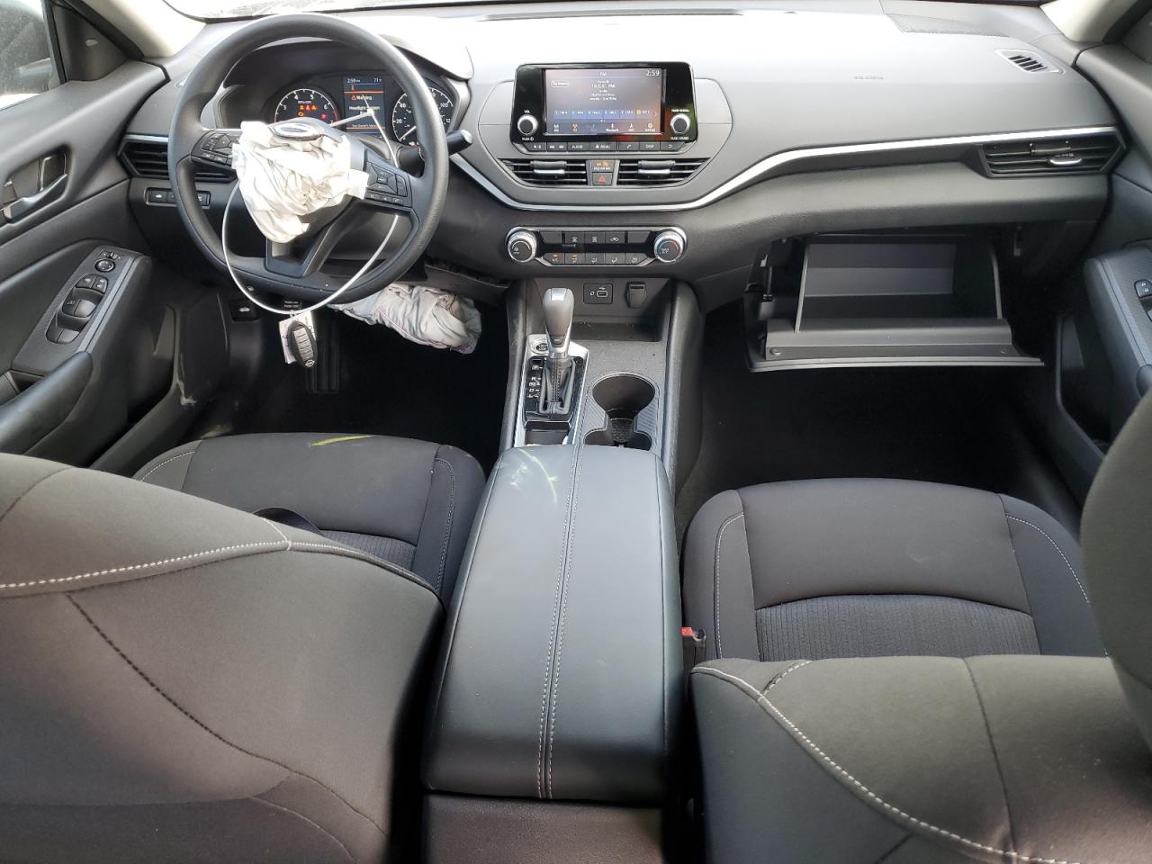 2024 Nissan Altima - Image 8