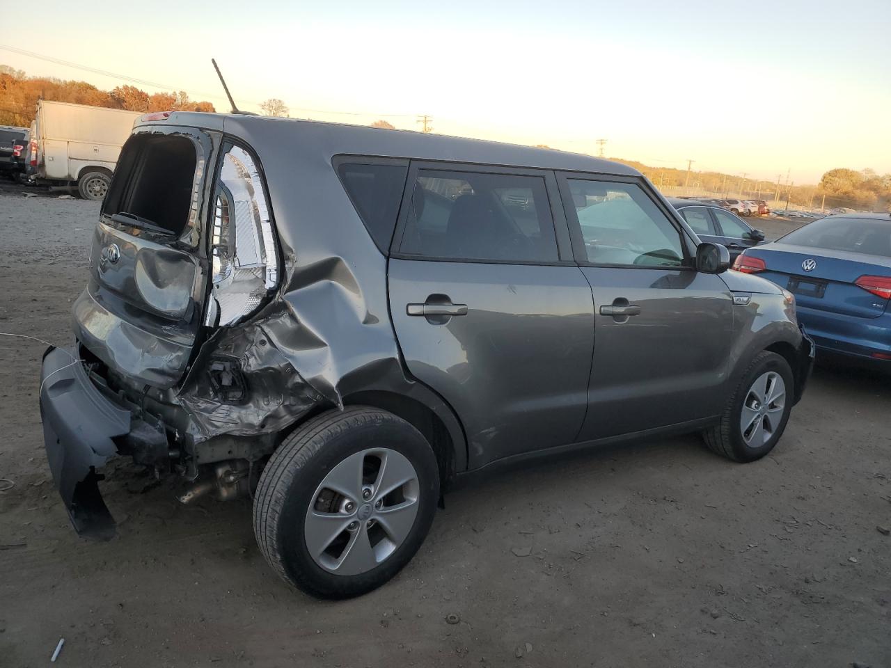 VIN KNDJN2A27F7232970 2015 KIA SOUL no.3