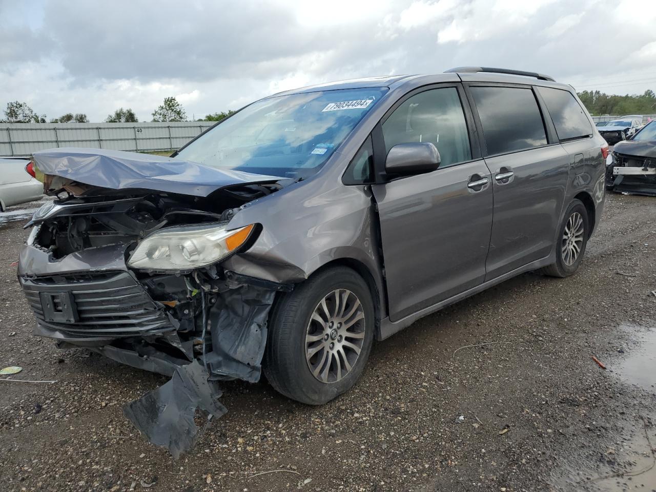 2019 Toyota Sienna - Image 1