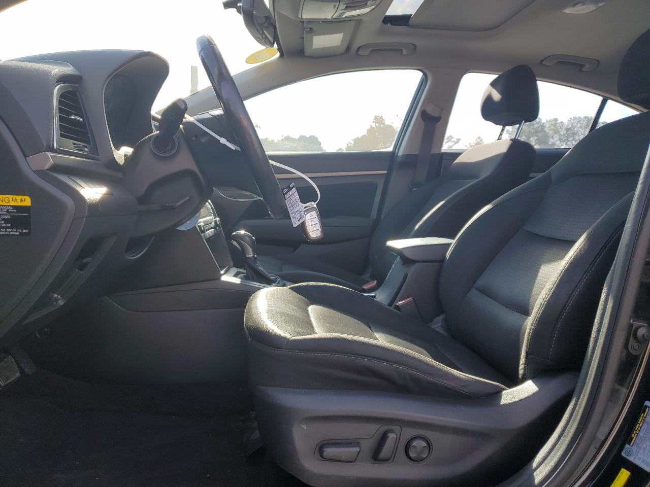 2017 Hyundai Elantra - Image 7