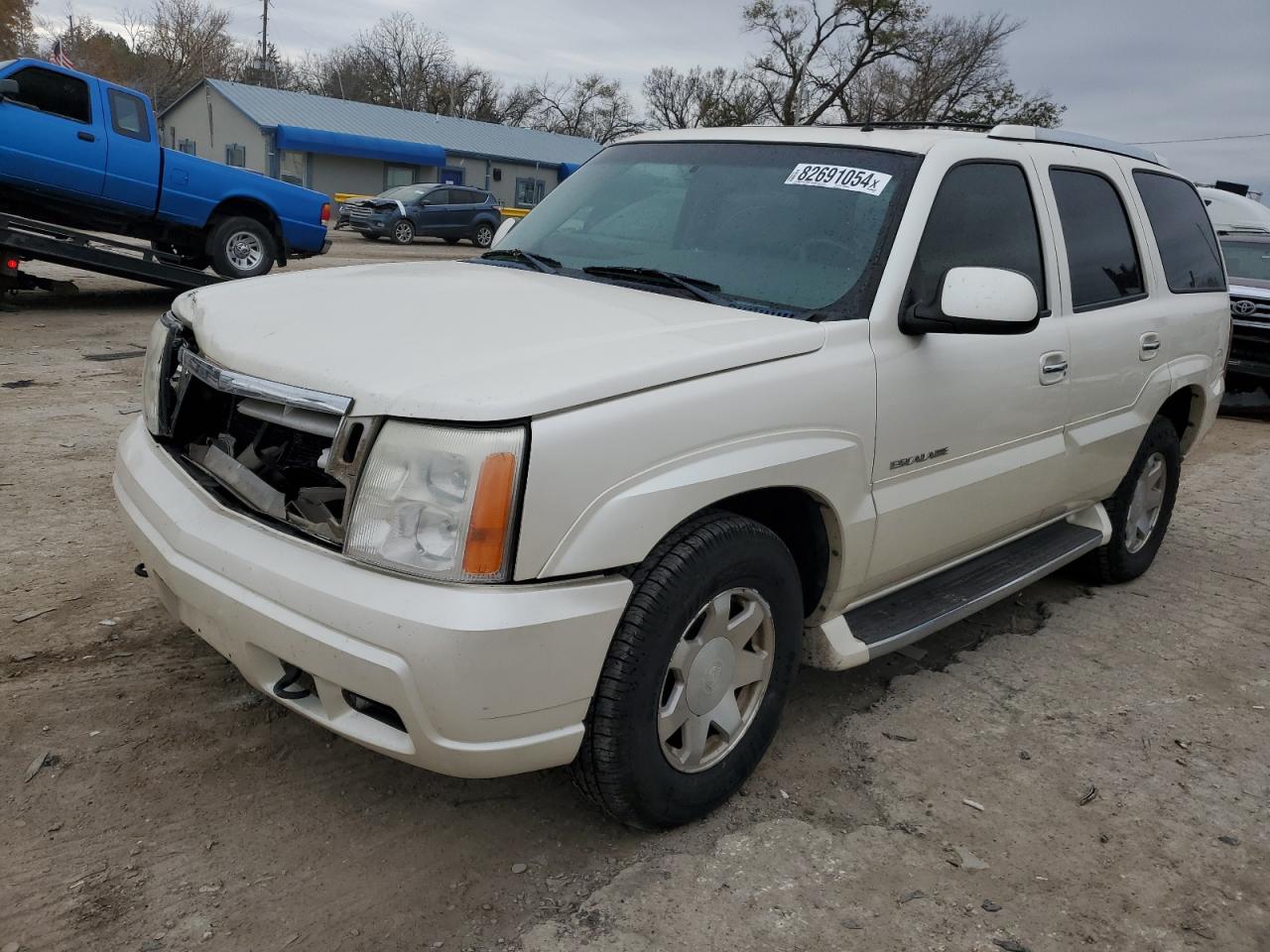 2002 Cadillac Escalade Luxury for Sale in Wichita, KS - Front End