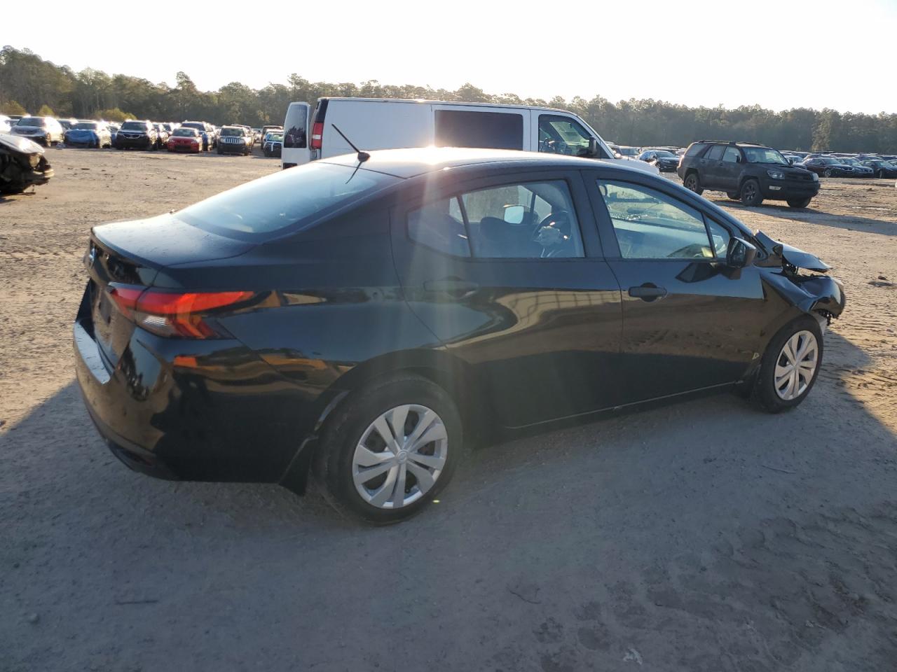 2020 Nissan Versa - Image 3