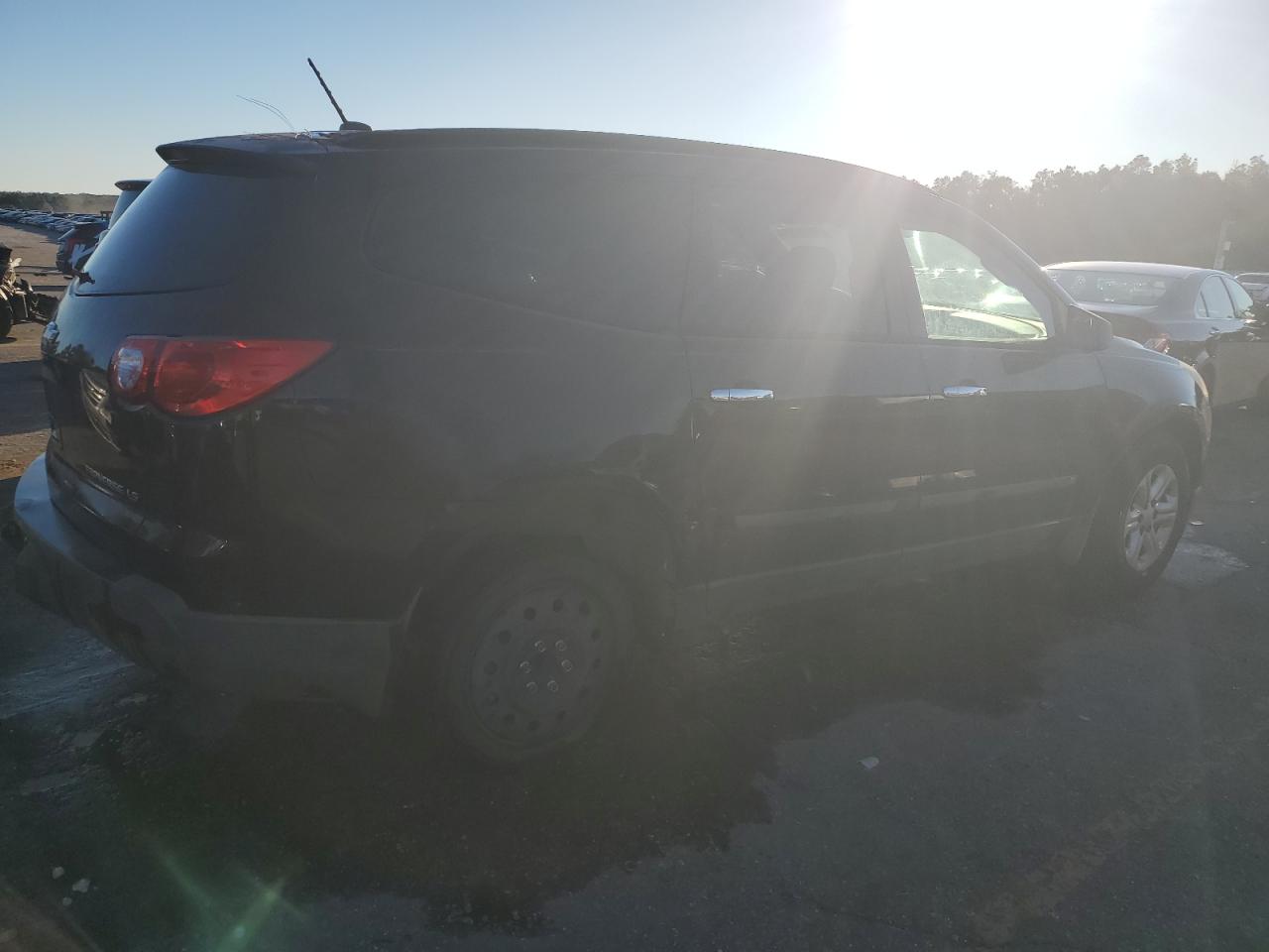 2010 Chevrolet Traverse - Image 3