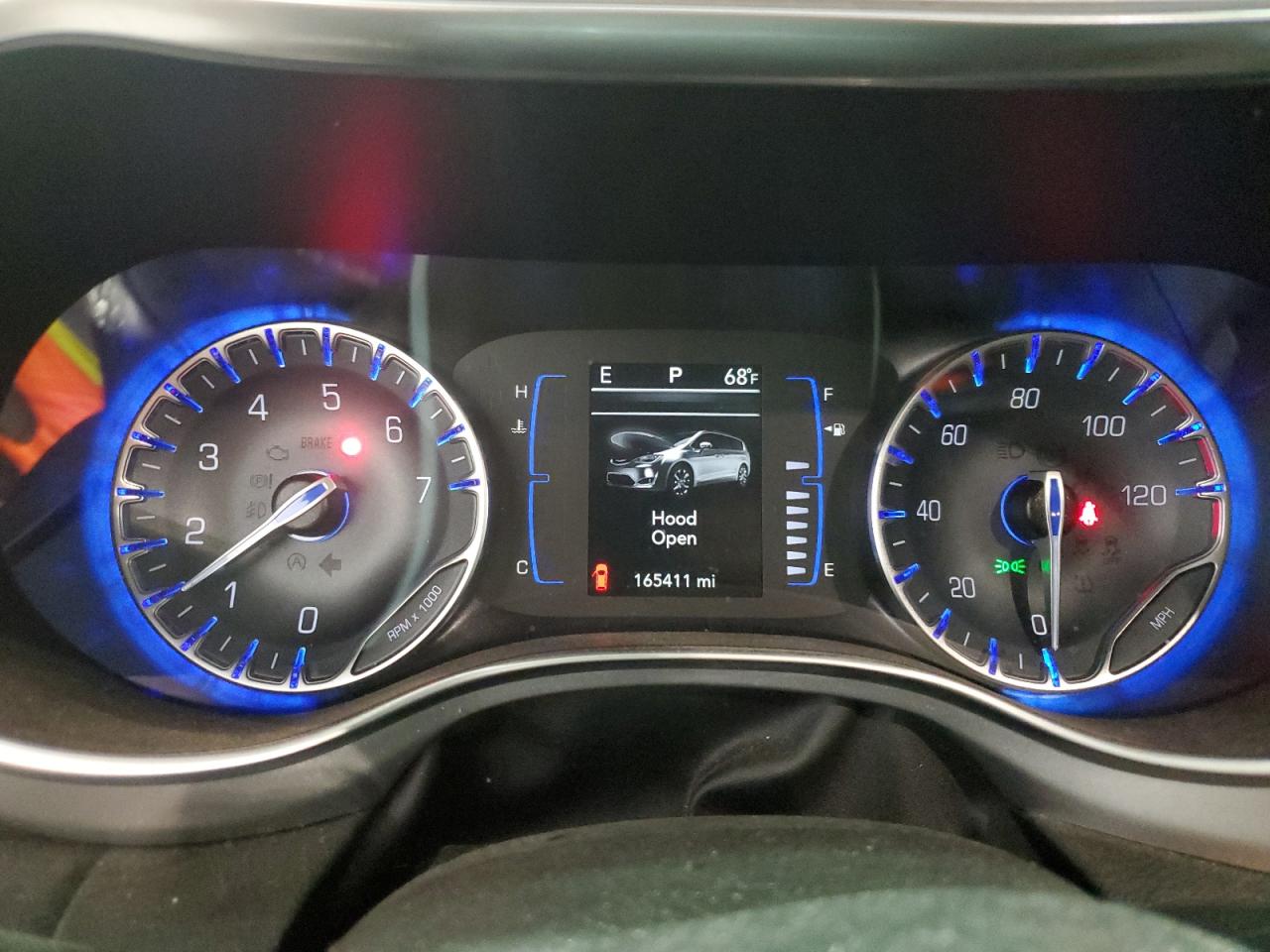 2018 Chrysler Pacifica - Image 9