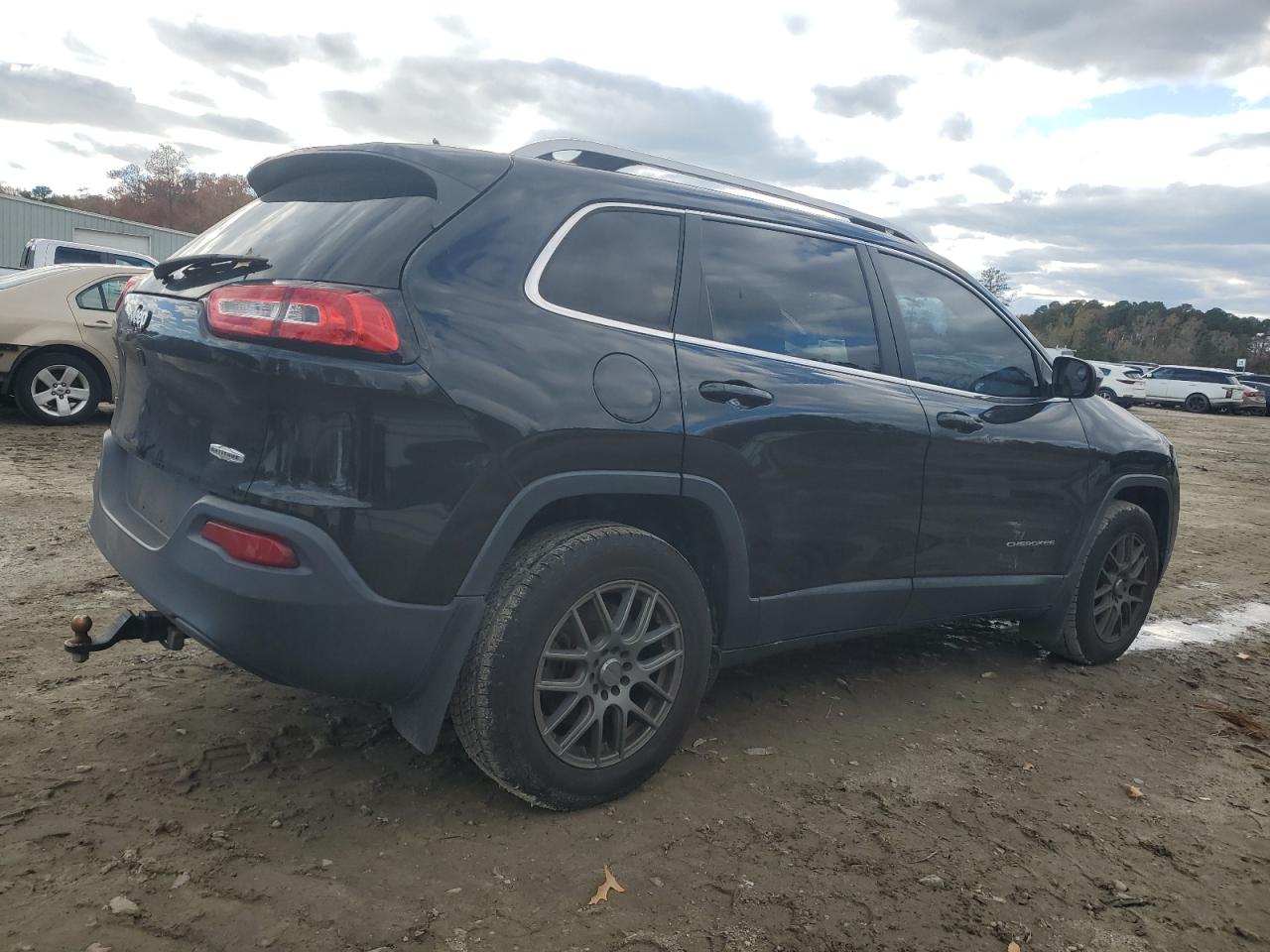 2016 Jeep Cherokee Latitude VIN: 1C4PJMCB0GW219032 Lot: 80558124