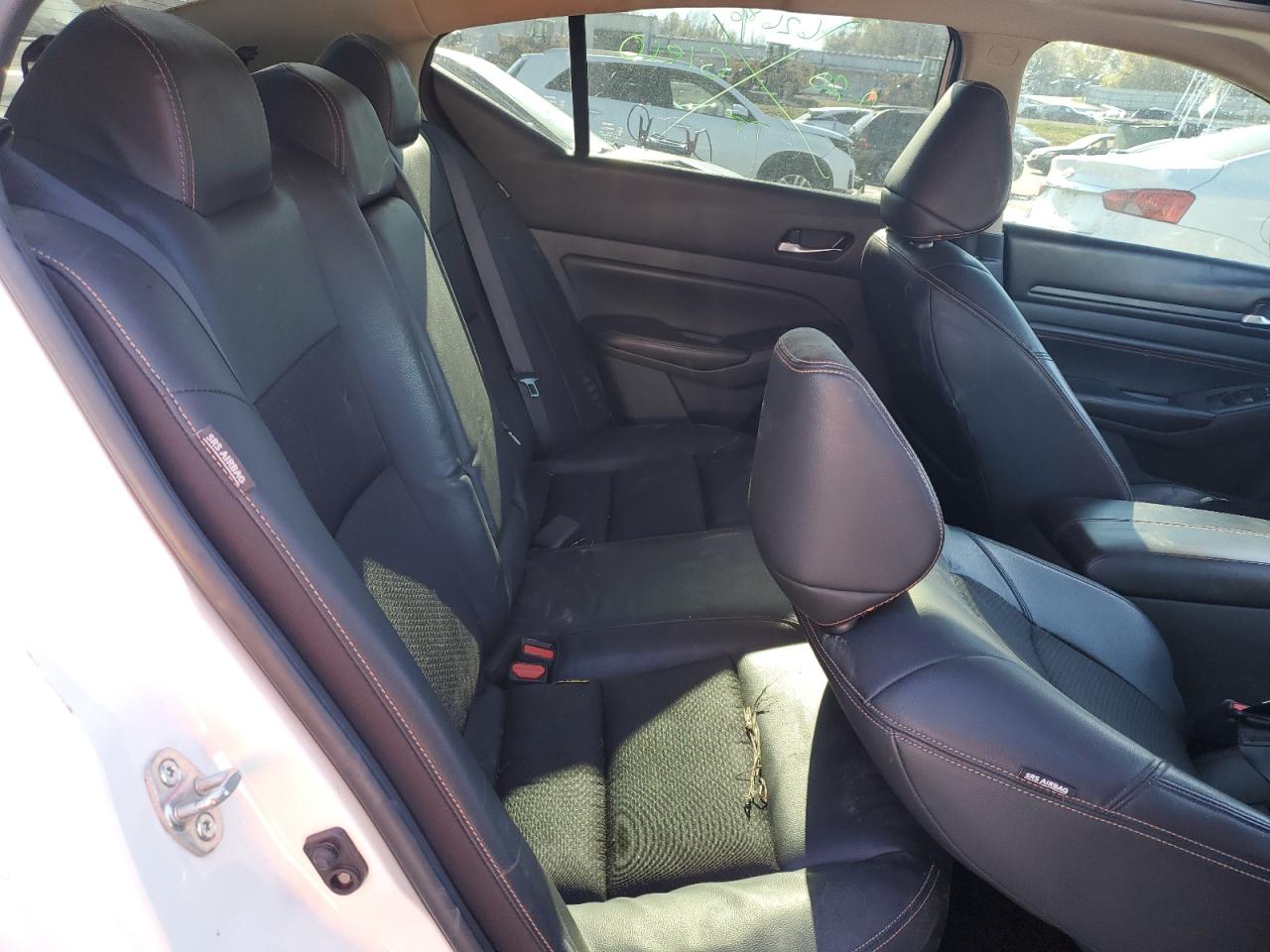2021 Nissan Altima - Image 10