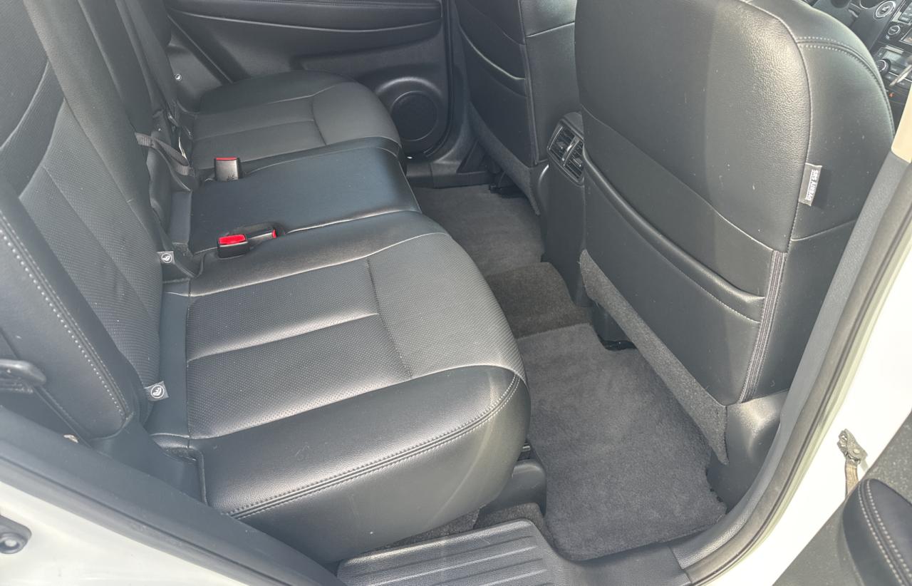 2017 Nissan Rogue - Image 6