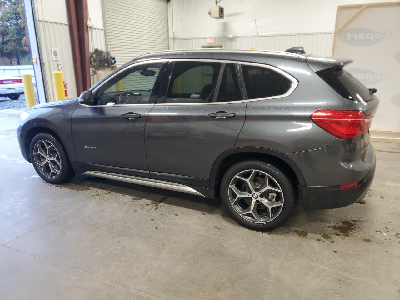 VIN WBXHT3C37J5K23709 2018 BMW X1 no.2