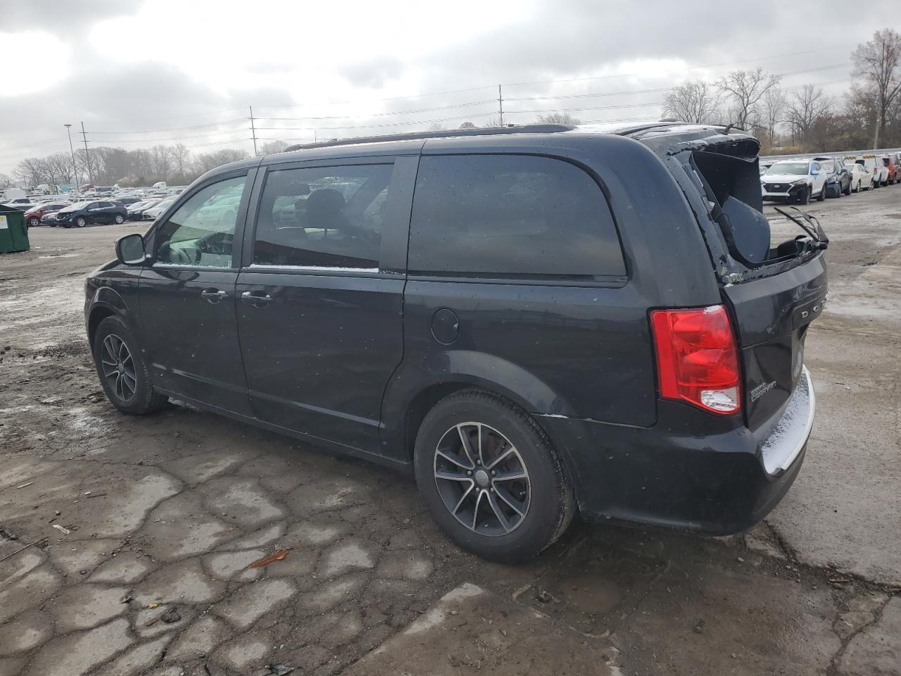 2019 Dodge Caravan - Image 2