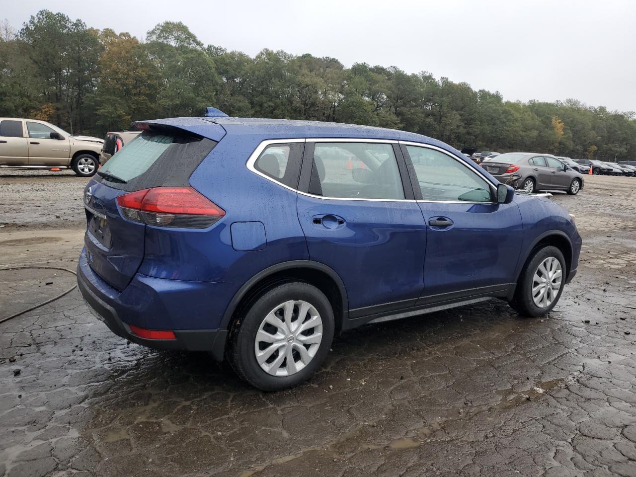 2017 Nissan Rogue - Image 3