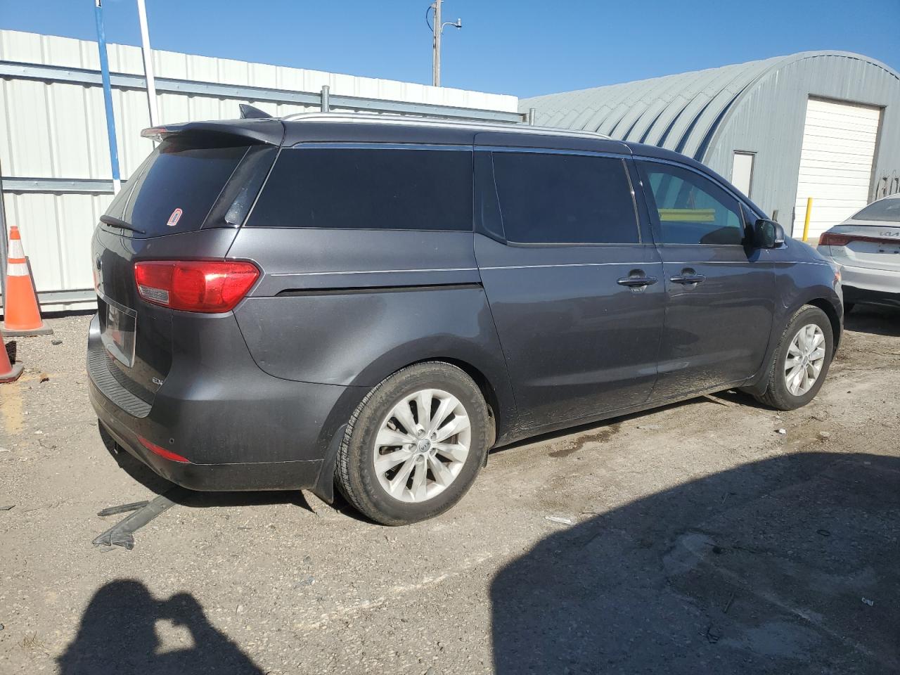 2016 Kia Sedona - Image 3
