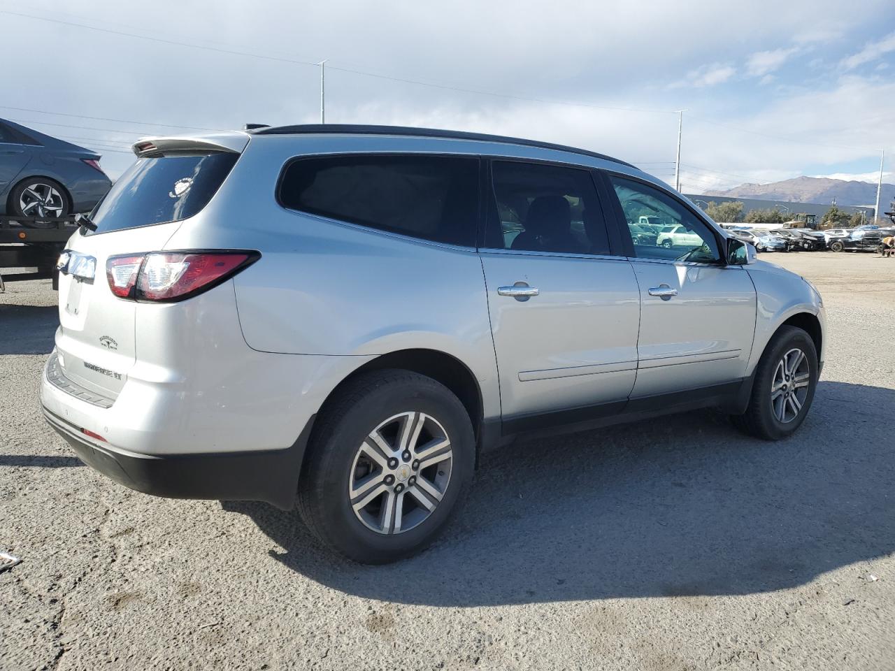 VIN 1GNKRHKD8GJ129080 2016 CHEVROLET TRAVERSE no.3