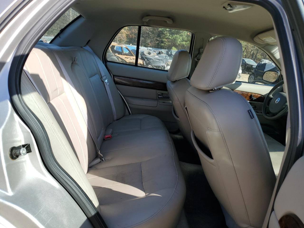 2010 Mercury Grand Marquis - Image 10