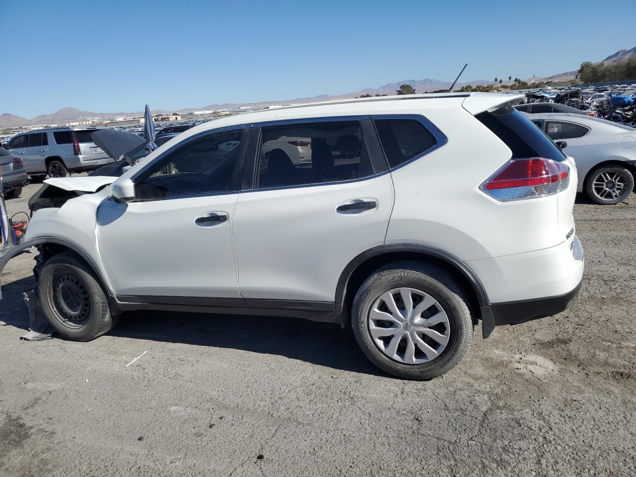 2016 Nissan Rogue - Image 2