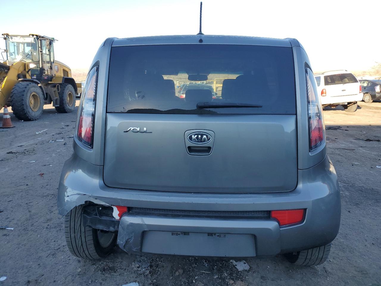 2011 Kia Soul + VIN: KNDJT2A24B7275775 Lot: 82332944