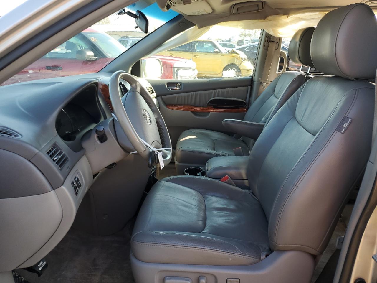 2010 Toyota Sienna - Image 7