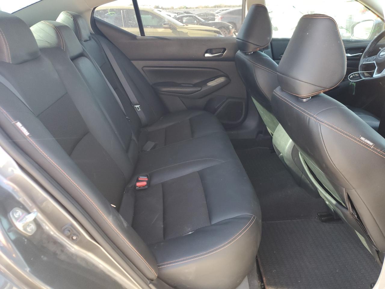 2022 Nissan Altima - Image 10