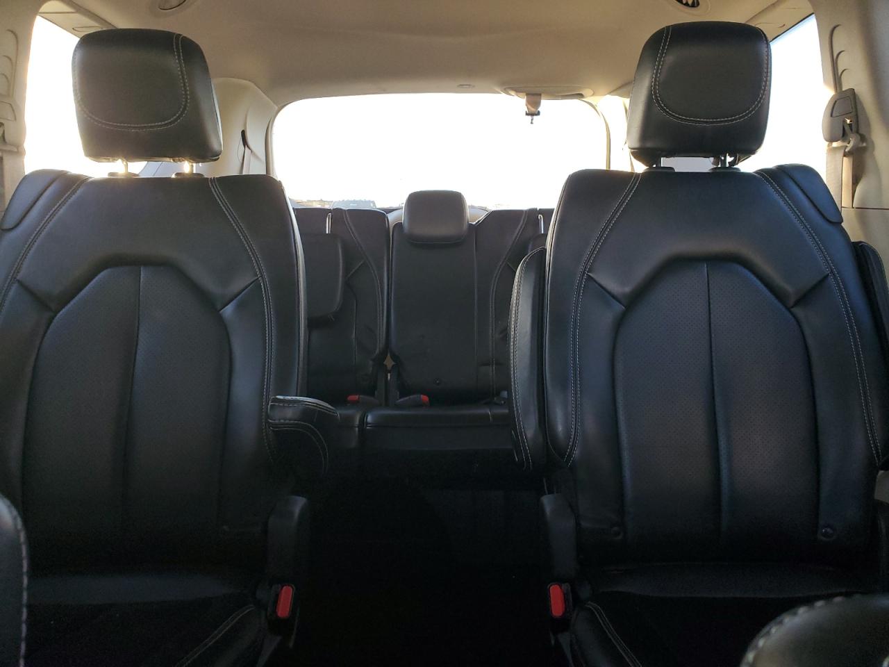 2020 Chrysler Voyager - Image 10
