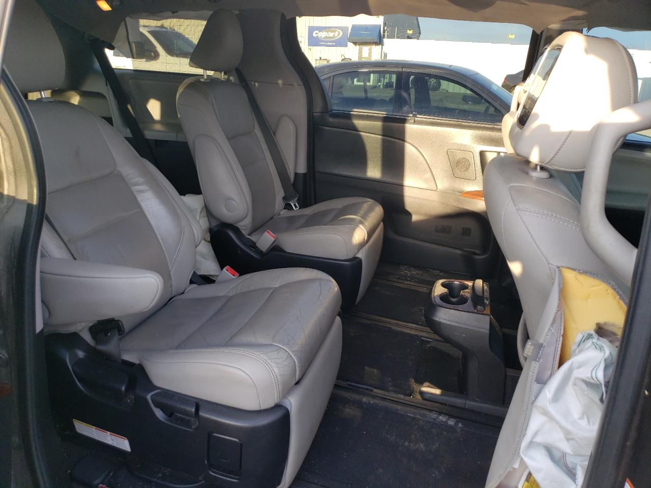 2015 Toyota Sienna - Image 11