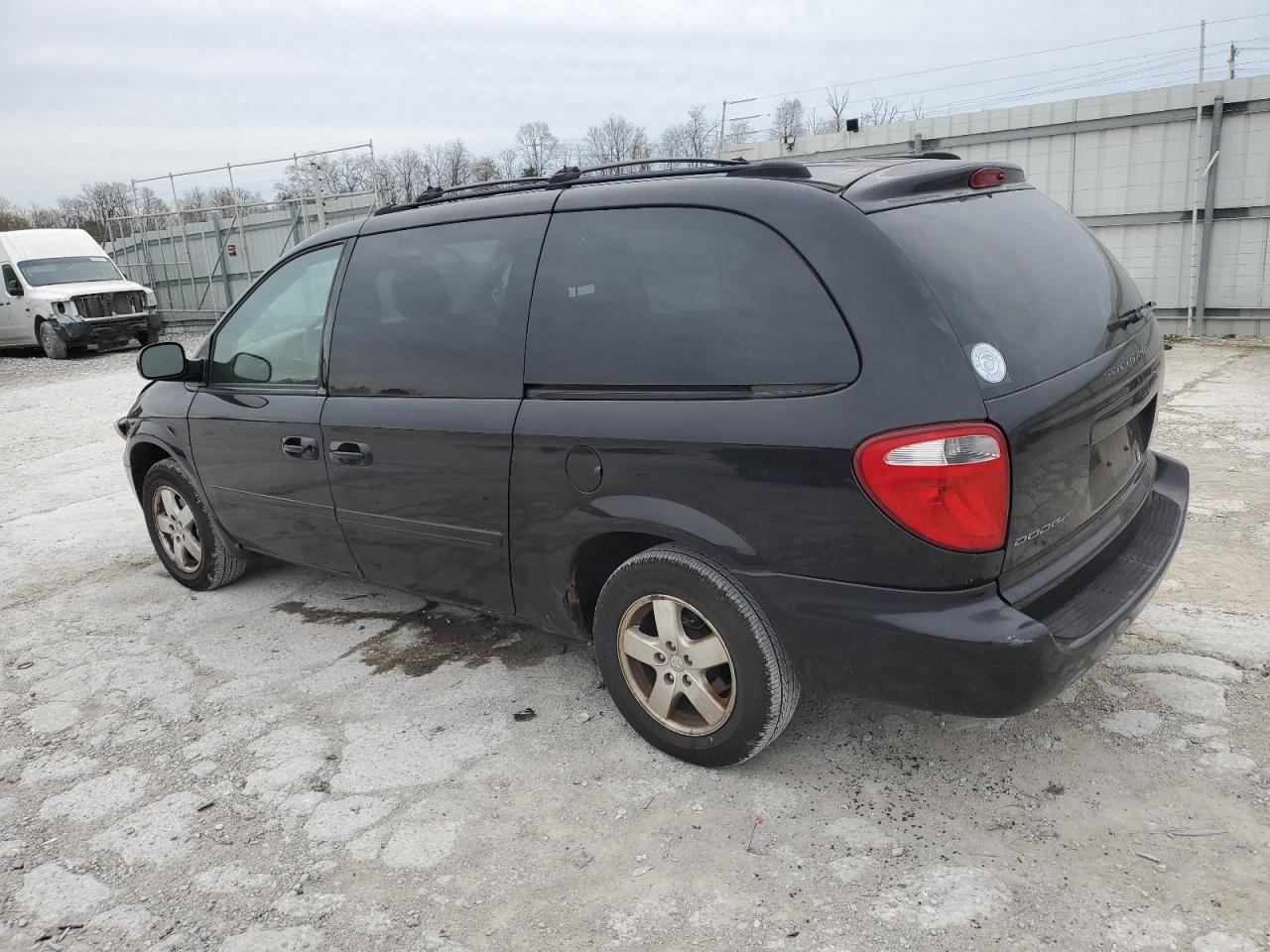 2005 Dodge Caravan - Image 2