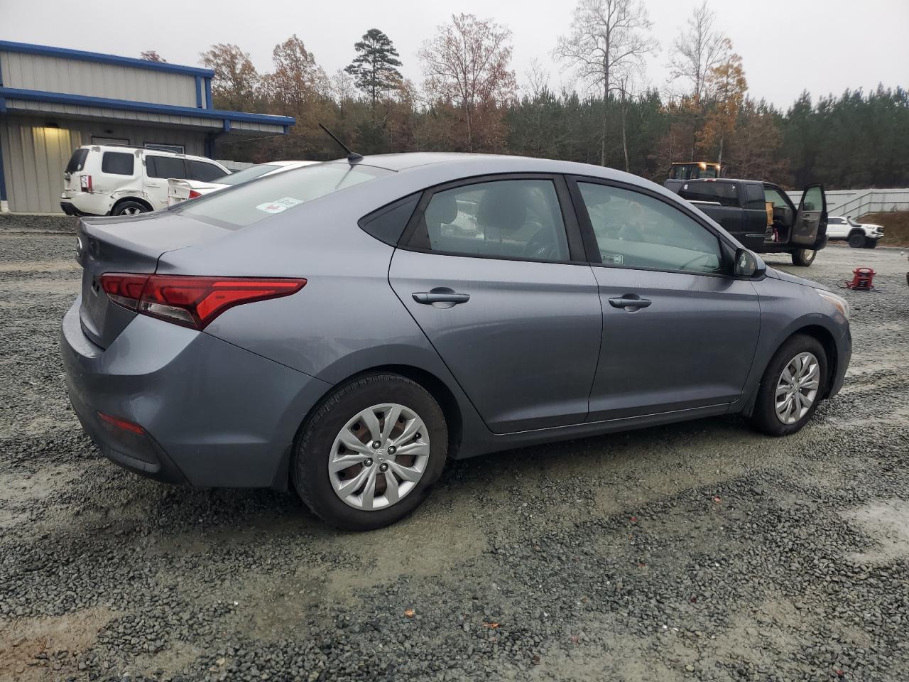 VIN 3KPC24A30JE033449 2018 HYUNDAI ACCENT no.3