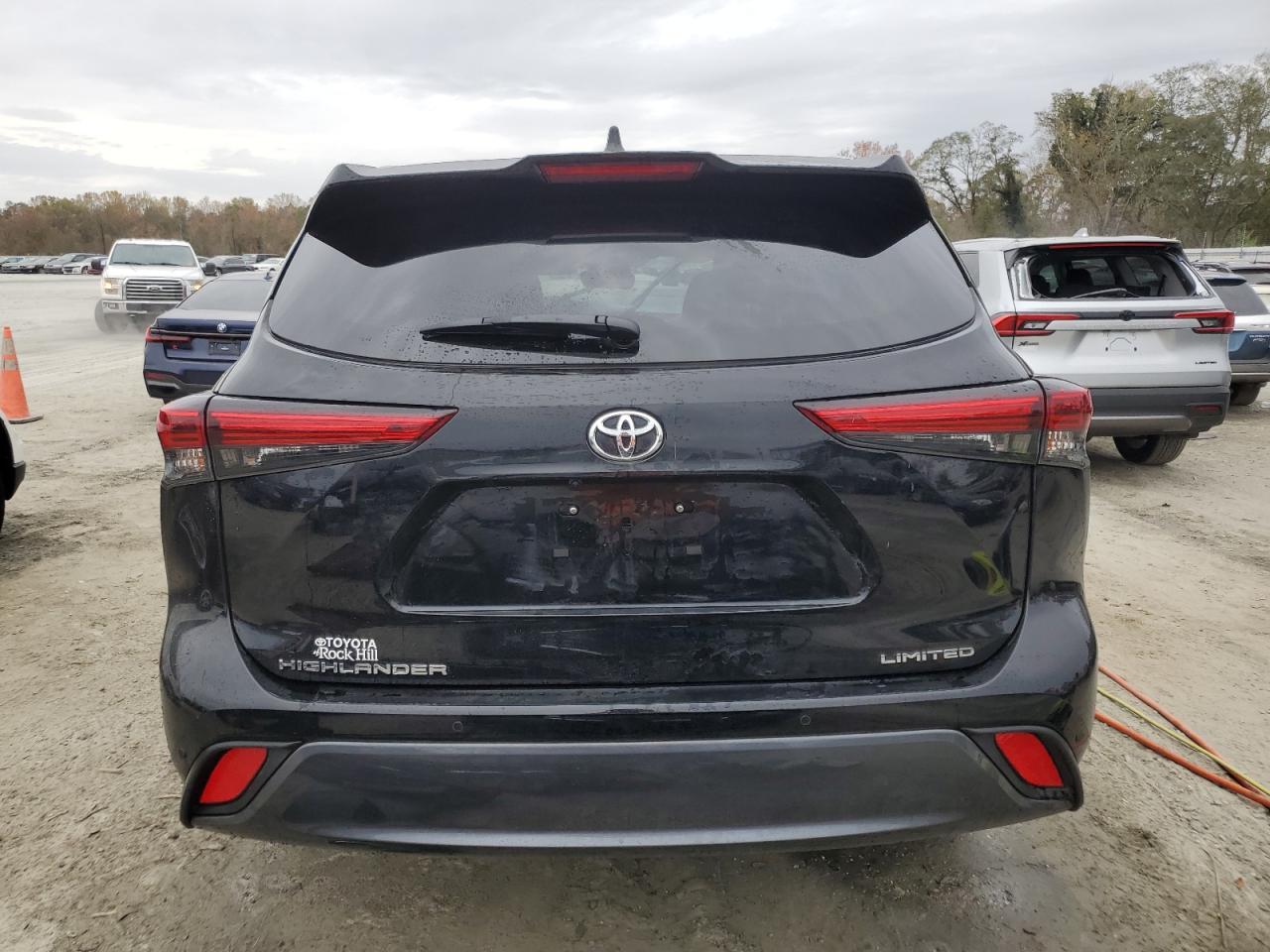 2023 Toyota Highlander - Image 6