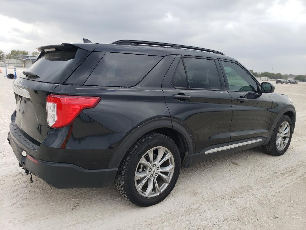 2023 Ford Explorer - Image 3
