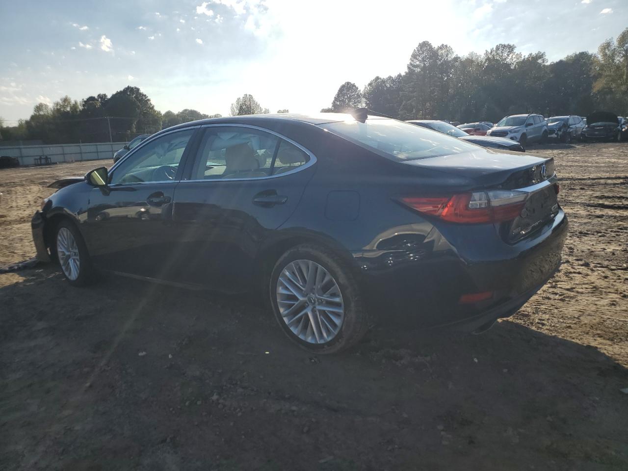 2016 Lexus ES - Image 2