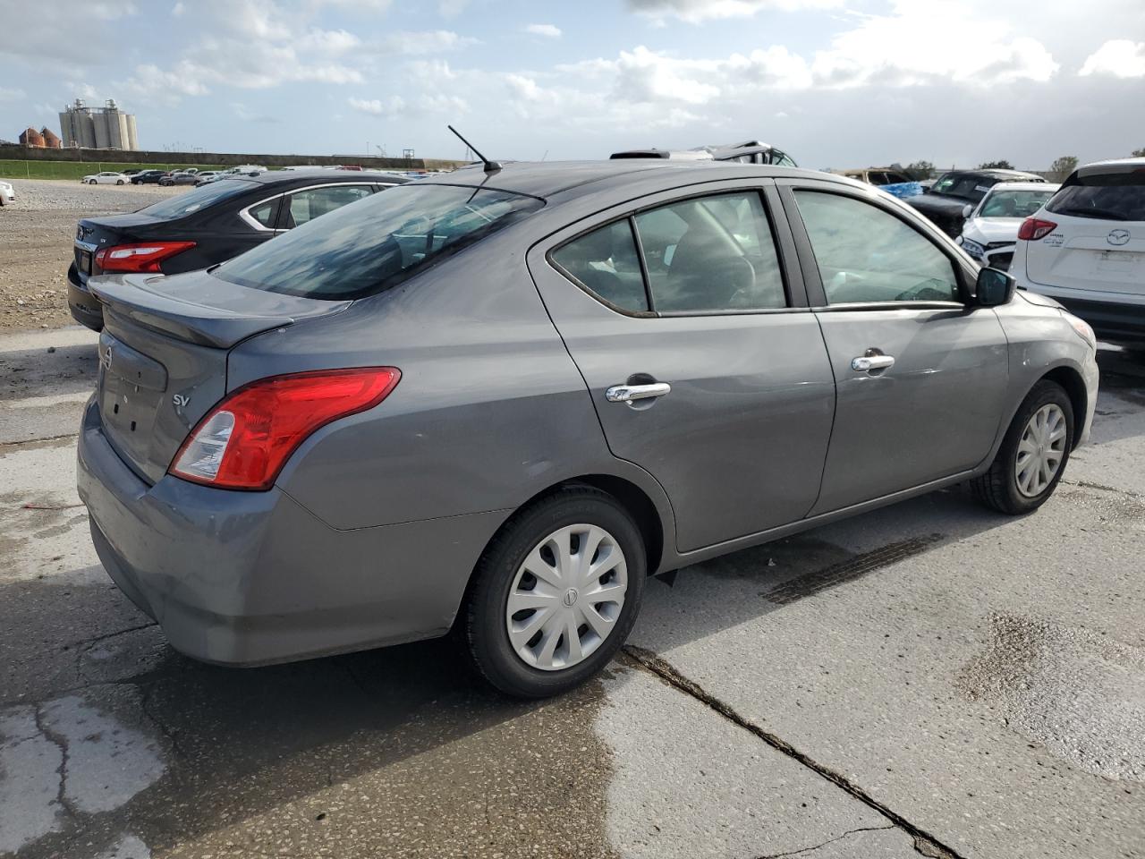 VIN 3N1CN7AP6KL858889 2019 NISSAN VERSA no.3