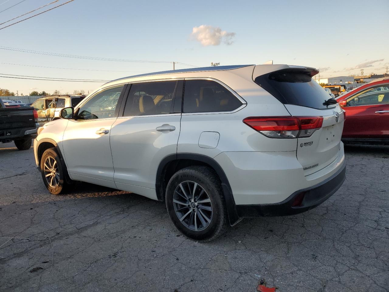 2018 Toyota Highlander - Image 2