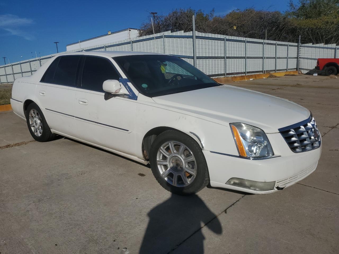 2010 Cadillac DTS - Image 4
