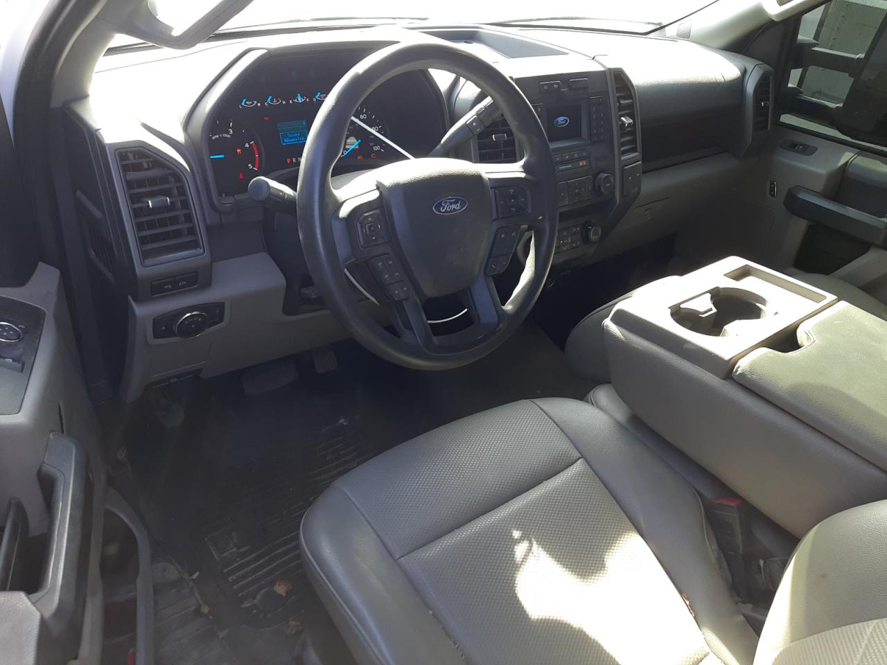 2022 Ford F550 - Image 8