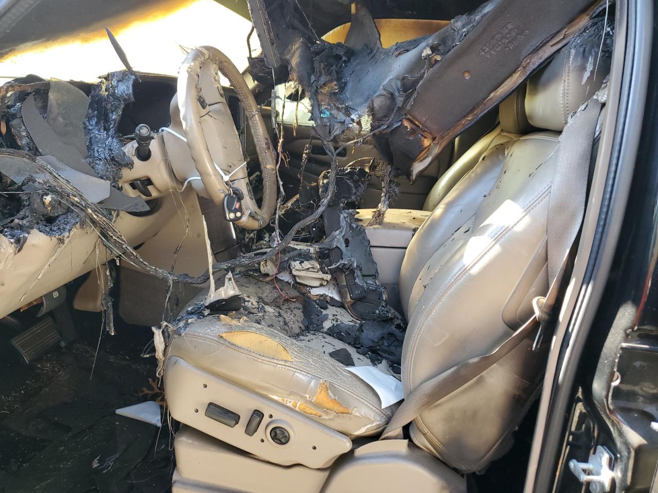 2005 GMC Yukon Xl Denali VIN: 1GKFK66U55J261664 Lot: 81940574