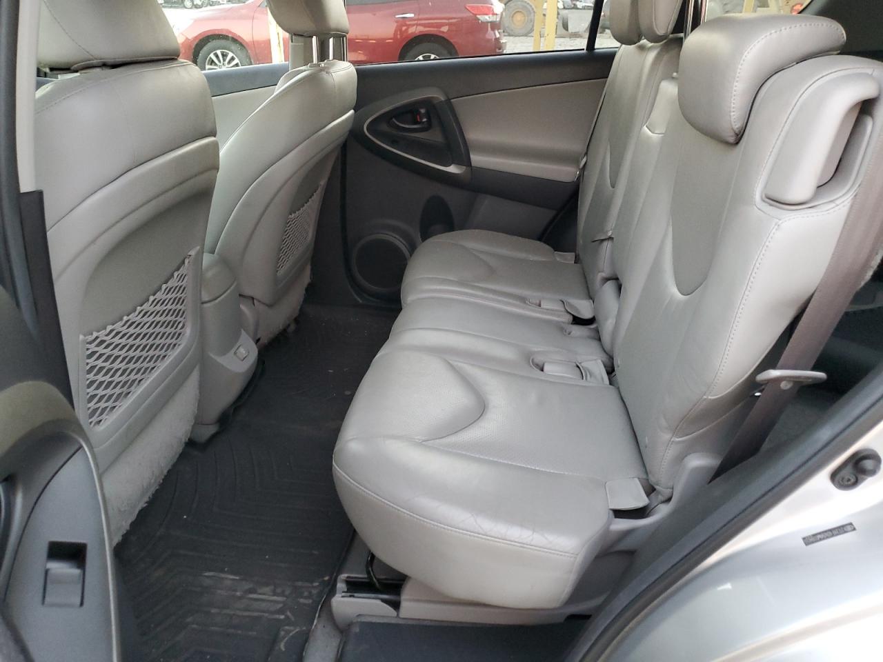 2010 Toyota RAV 4 - Image 11