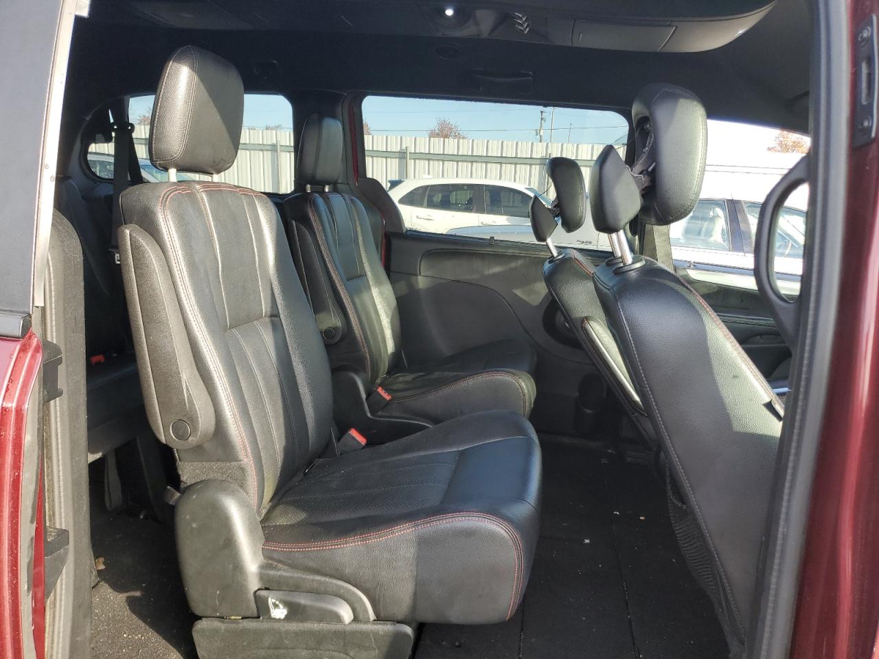 2018 Dodge Caravan - Image 11
